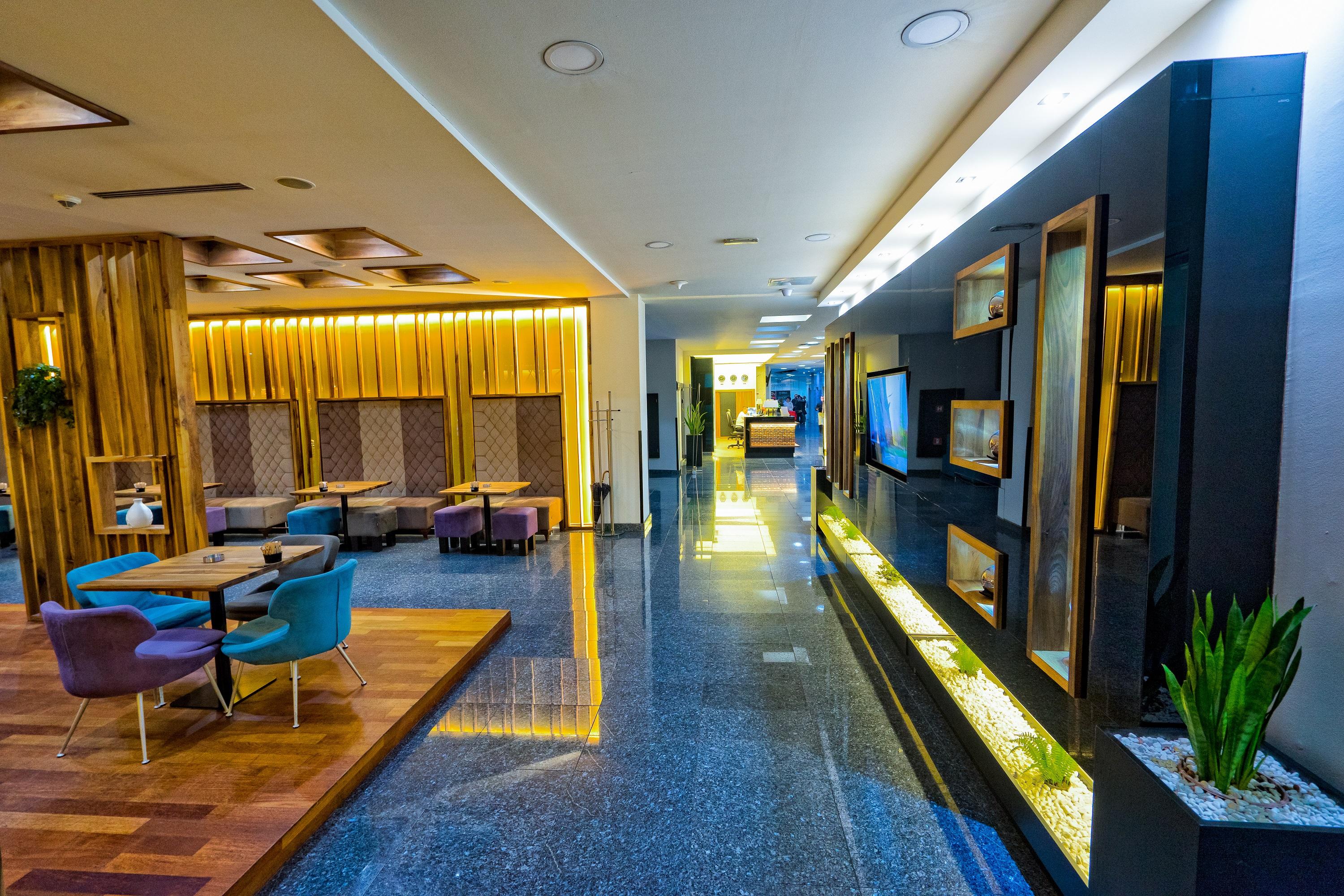 라돈 플라자 호텔 사라예보 외부 사진 The interior of the hotel