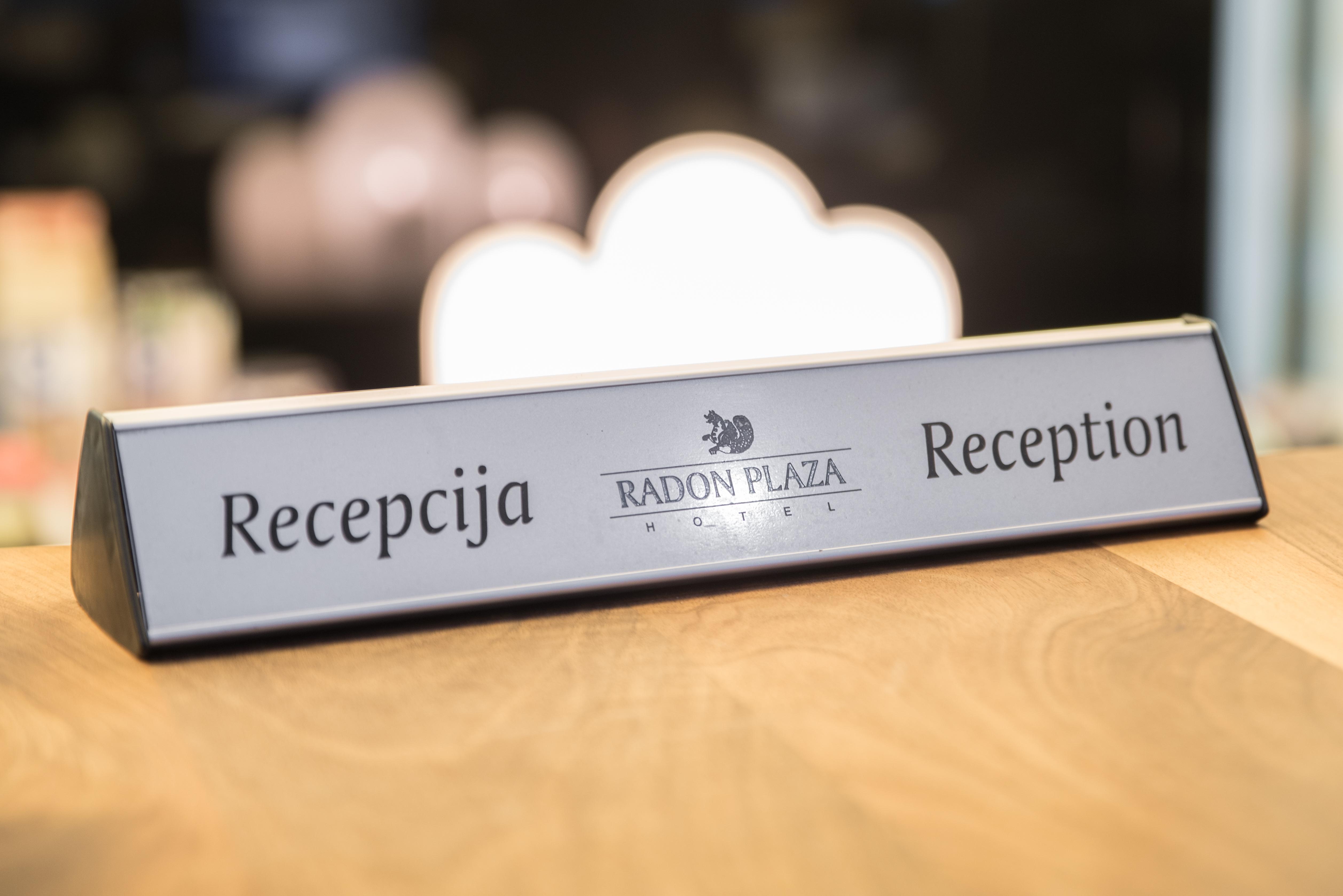 라돈 플라자 호텔 사라예보 외부 사진 A bilingual sign in Polish and English at the Radisson Blu Hotel in Warsaw