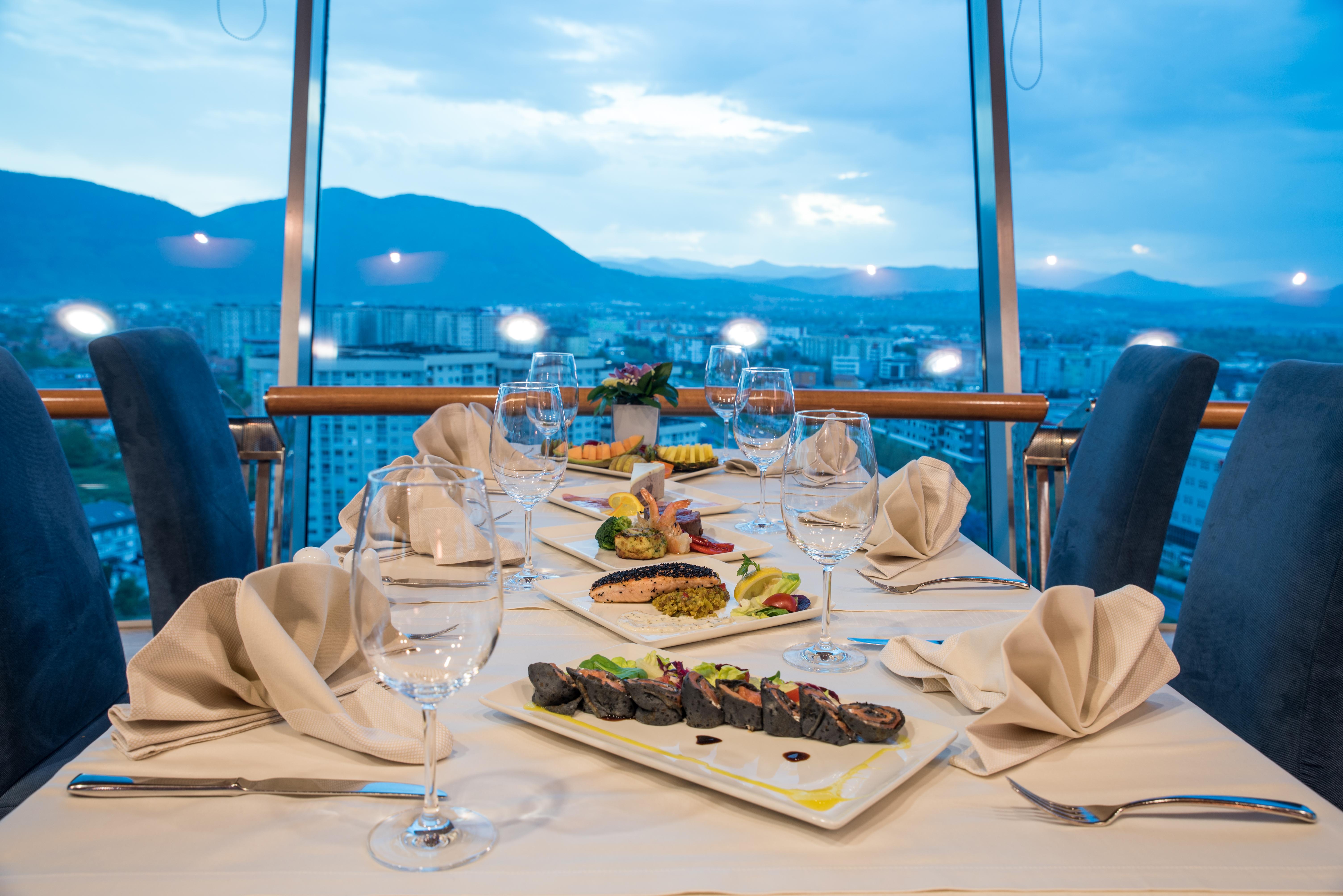 라돈 플라자 호텔 사라예보 외부 사진 Restaurant