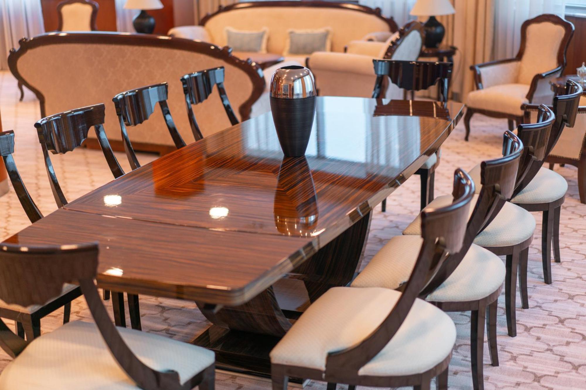 라돈 플라자 호텔 사라예보 외부 사진 The interior of the presidential suite